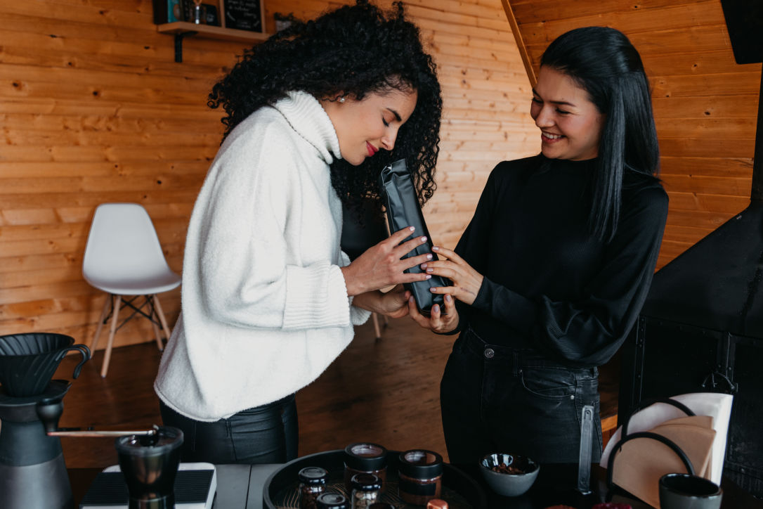 La pasión por el café y la conexión que inspira, es el corazón de nuestra marca y nos guía a sorprender, emocionar y deleitar a nuestros clientes.